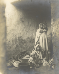 Algeria, portrait of a Berber family