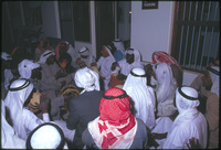 Groupe folklorique dans le fort de al Qut, Doha; cérémonie pour la fête nationaleFolkloric Group in the Fort of Al Koot [Doha Fort], Doha: National Day celebrations