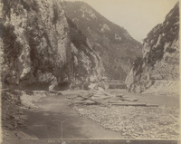 Цагвери мостъ въ узкомъ ущелье черзъ р. Цхенисъ-цкалиTsageri bridge in a narrow gorge across the Tskhenistsqali river