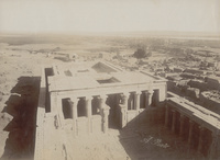 Edfou, vue prise du pylone du templeEdfu, View taken from the Pylon of the Temple