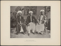 Pilger aus Batjan (Molukken), Sohn des Sultans, Oheim des Prinzen und ein PriesterPilgrims from Batjan (Moluccas), son of the sultan, uncle of the prince and an imam