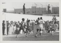 صورة لاحد هجمات فريق البرازيل على مرمى النادي الاهلي القطريPhotograph showing the Brazilian football player Pelé